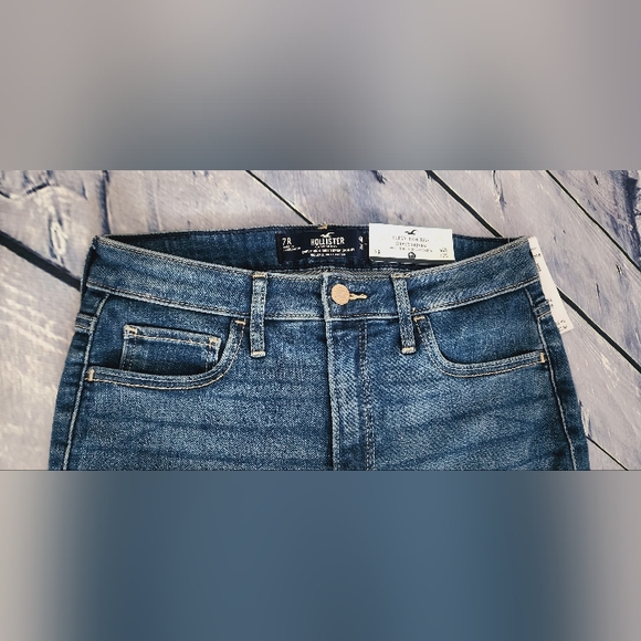 Hollister Curvy High-Rise Super Skinny Jeans - Picture 5 of 10